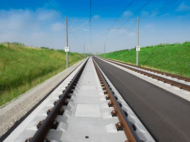 Slab Track Austria auf Erdbau bei der VDE 8.2 Eisenbahnstrecke in Deutschland